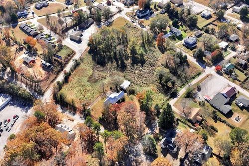 283 Yonah St, Cornelia, GA, 30531-3996 | Card Image