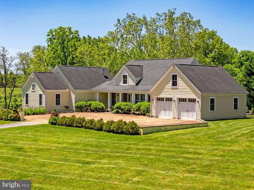 20147 Woodtrail Rd, ROUND HILL, VA, 20141-1946 | Card Image