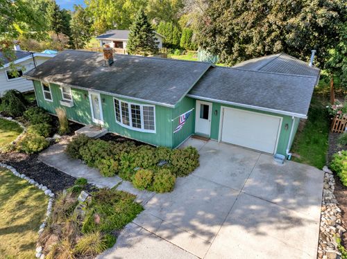 1436 W Washington Ave, Cleveland, WI, 53015-1431 | Card Image