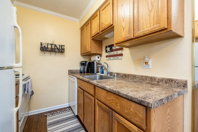 Galley Kitchen | Image 11