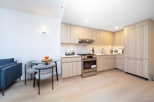 14l-3371 Prince St, Flushing, NY, 11354-2730 | Card Image