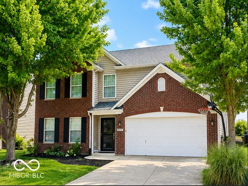 8867 N White Tail Trl, Mccordsville, IN, 46055-9288 | Card Image