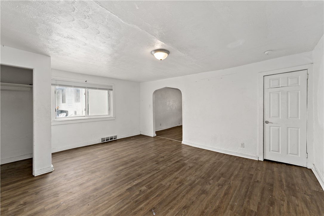 Residential in Carnegie 5