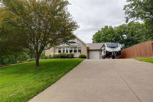 22700 E Blue Mills Rd, Independence, MO, 64058-2048 | Card Image