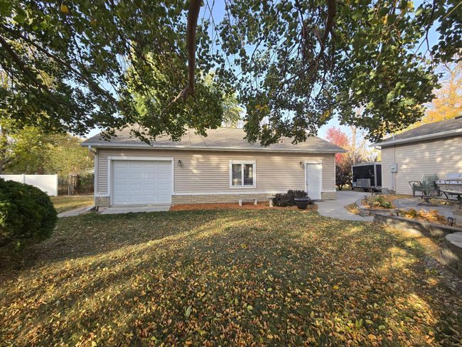 Includes side access overhead door | Image 54