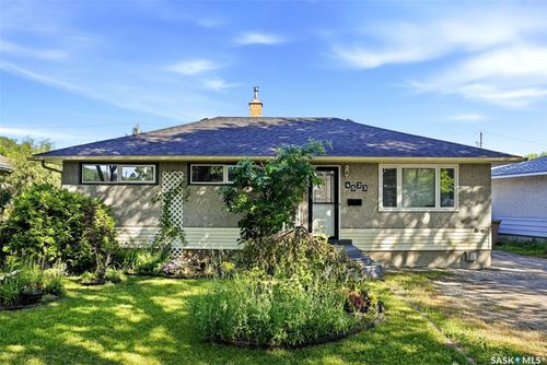 4523 England Road, Regina, SK, S4R4P6 | Card Image