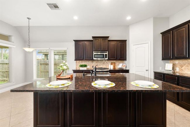 2314 Laurel Loch Ln, House other with 4 bedrooms, 2 bathrooms and 2 parking in Pearland TX | Image 5