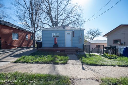 328 6th Ave E, Dickinson, ND, 58601-4518 | Card Image