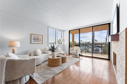 209-201 Bay Shore Ave, Long Beach, CA, 90803-3540 | Card Image