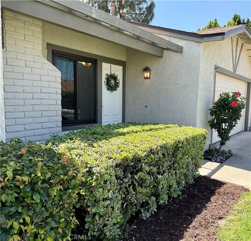 9042 Chaucer Cir, Riverside, CA, 92503-5741 | Card Image