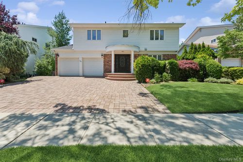 44 Gale Dr, Valley Stream, NY, 11581-3623 | Card Image