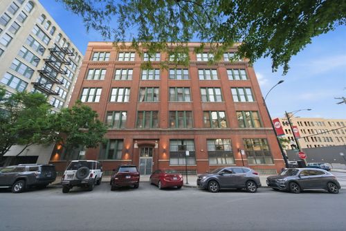 107-331 Peoria St, Chicago, IL, 60607-3545 | Card Image
