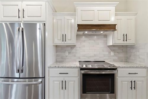 404 W 10th St, Lawson, MO, 64062-9379 | Card Image