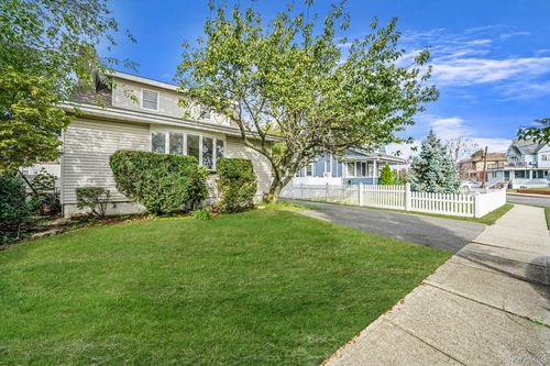 19 4th Ave, East Rockaway, NY, 11518-2011 | Card Image