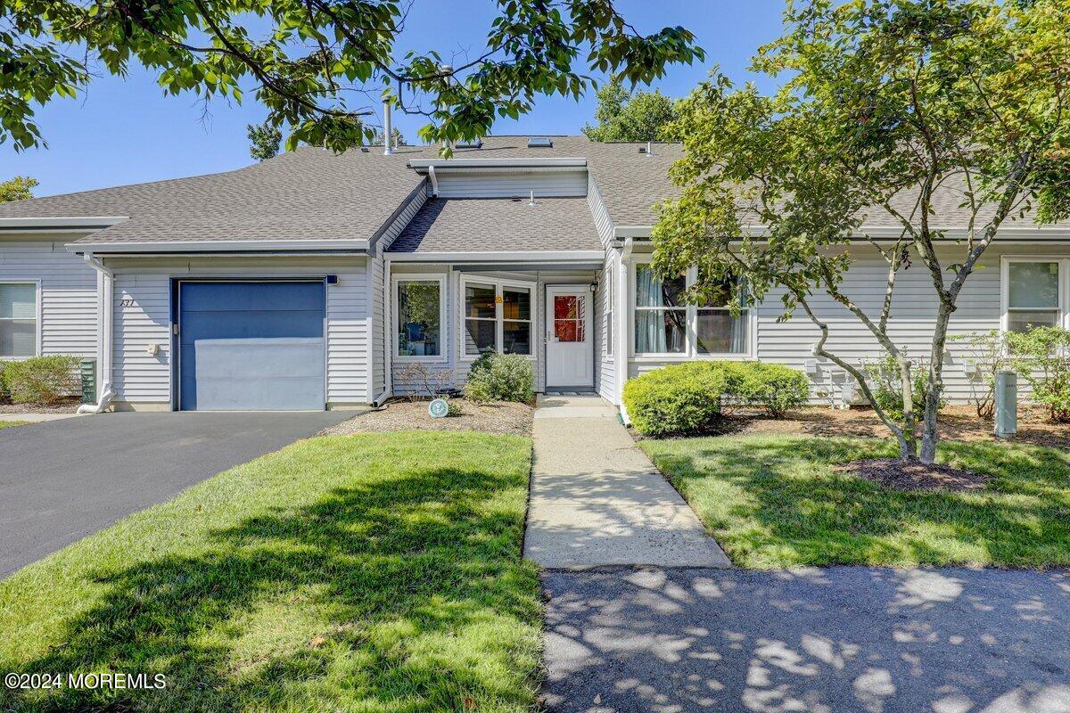 Sunnymede St, Englishtown, NJ 07726