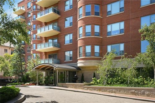 apt-207-4950 Central St, Kansas City, MO, 64112-2524 | Card Image