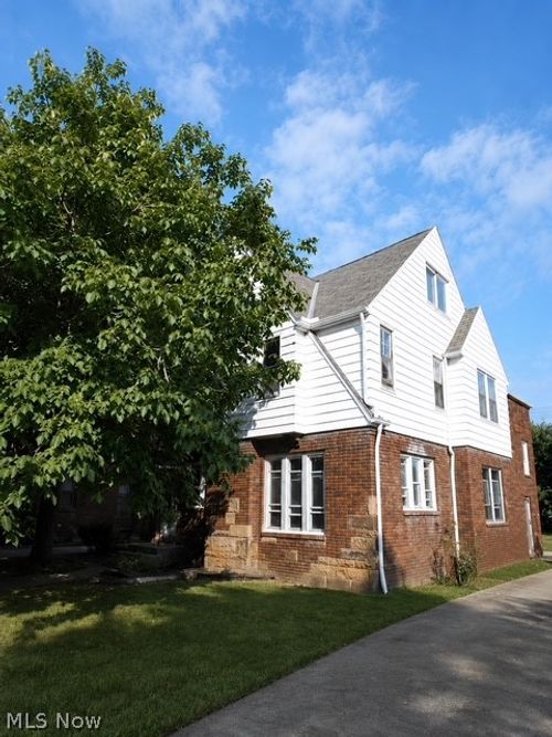19075 Meredith Ave, Euclid, OH, 44119-1435 | Card Image