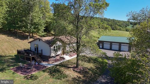 411 Golf Rd, TAMAQUA, PA, 18252-5549 | Card Image