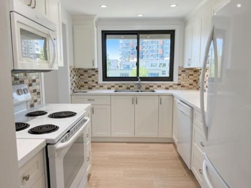301-15317 Thrift Ave, White Rock, BC, V4B2L4 | Card Image