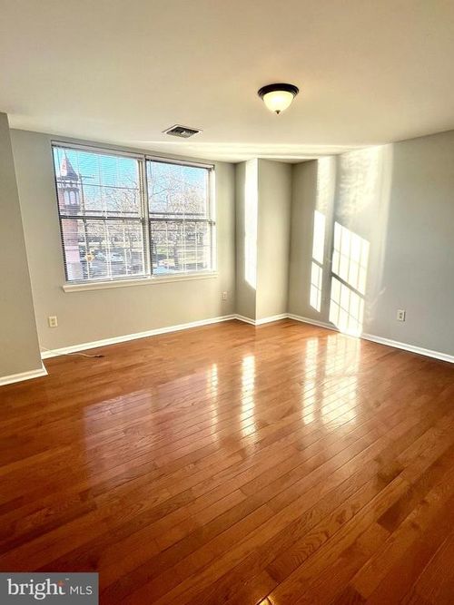 apt-2-2401 S 5th St, PHILADELPHIA, PA, 19148-3937 | Card Image