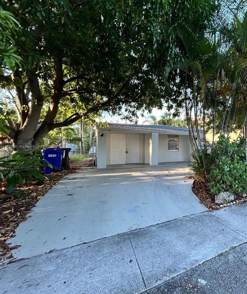 2-2071 Ne 167th St, North Miami Beach, FL, 33162-3213 | Card Image