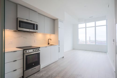 715-285 Dufferin St, Toronto, ON, M6K0J2 | Card Image