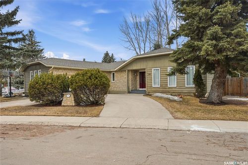 301 Coldspring Cres, Saskatoon, SK, S7J3M9 | Card Image