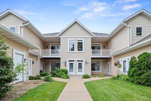 W398N5953 Autumn Woods Drive, Oconomowoc, WI, 53066 | Card Image
