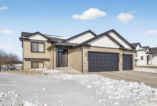 2221 Petersen Dr Nw, Stewartville, MN, 55976-1680 | Card Image