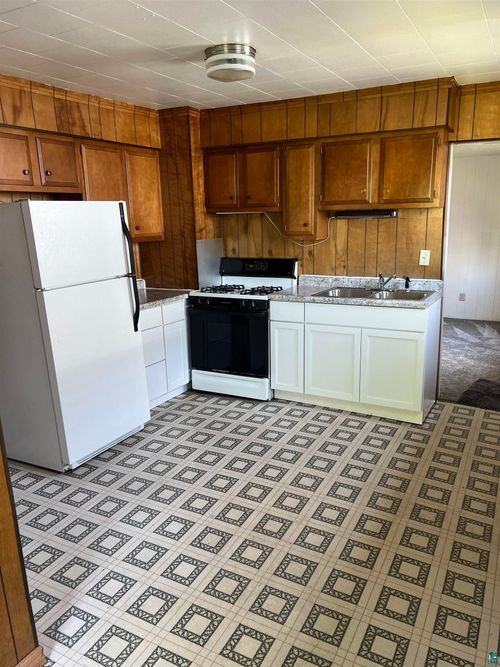 215 Walnut Ave, Carlton, MN, 55718 | Card Image