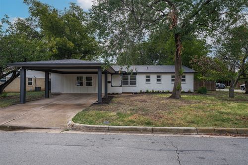 217 Palomino Dr, Saginaw, TX, 76179-2115 | Card Image