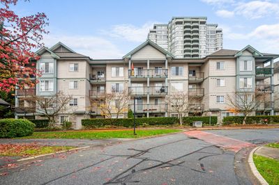 401 - 14859 100 Ave, Condo with 2 bedrooms, 1 bathrooms and 1 parking in Surrey BC | Image 1