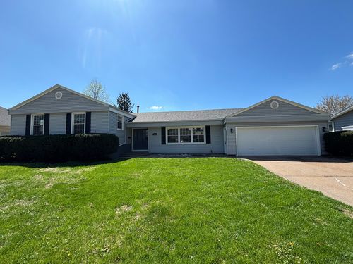 2714 Harmony Dr, Bettendorf, IA, 52722-3106 | Card Image