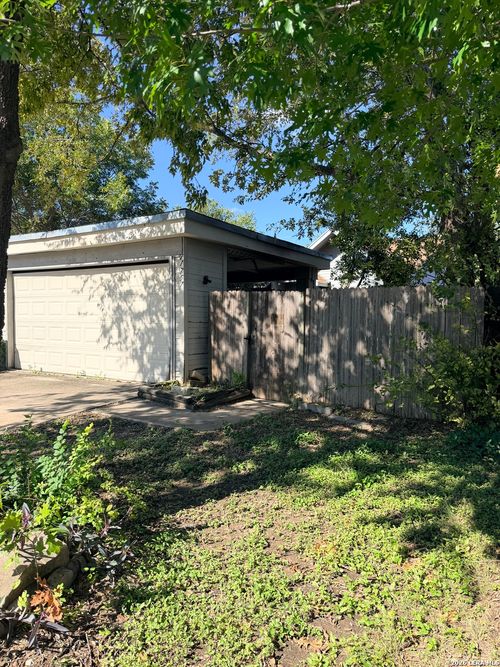 11751 Country Springs St, San Antonio, TX, 78249 | Card Image