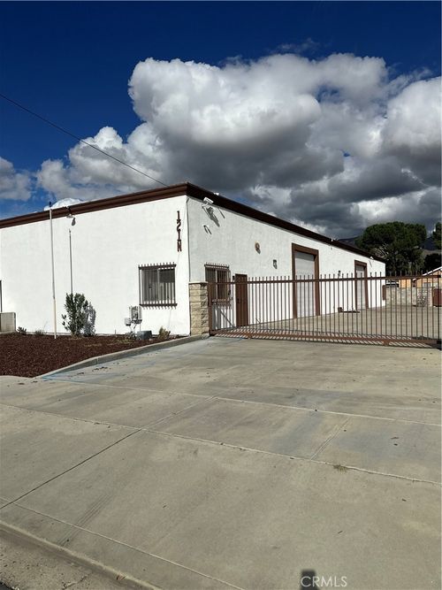 121 N Dillon Ave, San Jacinto, CA, 92583-3909 | Card Image