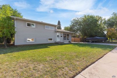 810 Bel Aire Dr, House other with 3 bedrooms, 1 bathrooms and null parking in RAPID CITY SD | Image 3