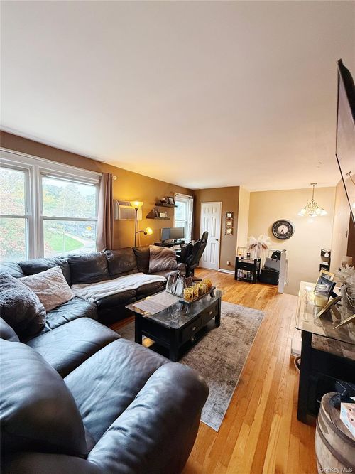 199b-7103 252nd St, Bellerose, NY, 11426-2731 | Card Image