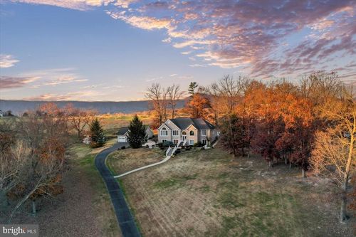 100 Cottage Dr, Luray, VA, 22835-2102 | Card Image