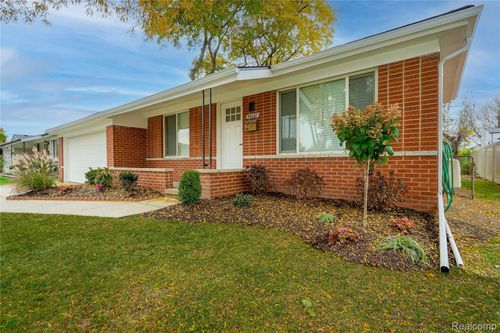 34067 Chatsworth Dr, Sterling Heights, MI, 48312-4605 | Card Image