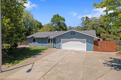 1738 Almaden Dr, Redding, CA, 96001-2252 | Card Image