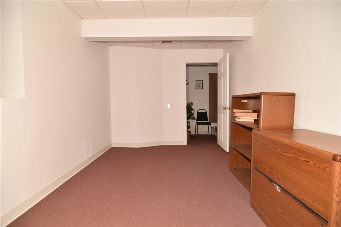 Commercial Lease in Tiverton
