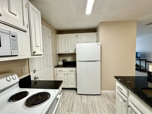 apt-8-18 Walden Dr, Natick, MA, 01760-3884 | Card Image