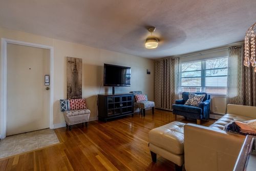 11-37 Montvale Ave, Woburn, MA, 01801-4272 | Card Image
