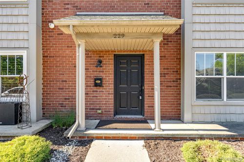 229 Oak St, Wyandotte, MI, 48192-5126 | Card Image