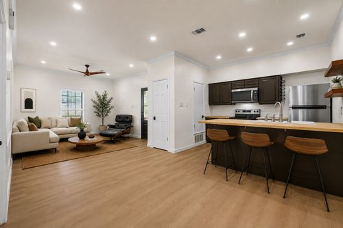 1307 Kinney Ave, Austin, TX, 78704-8984 | Card Image