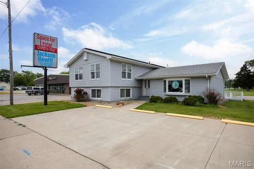 902 W Union Ave, Litchfield, IL, 62056-1002 | Card Image