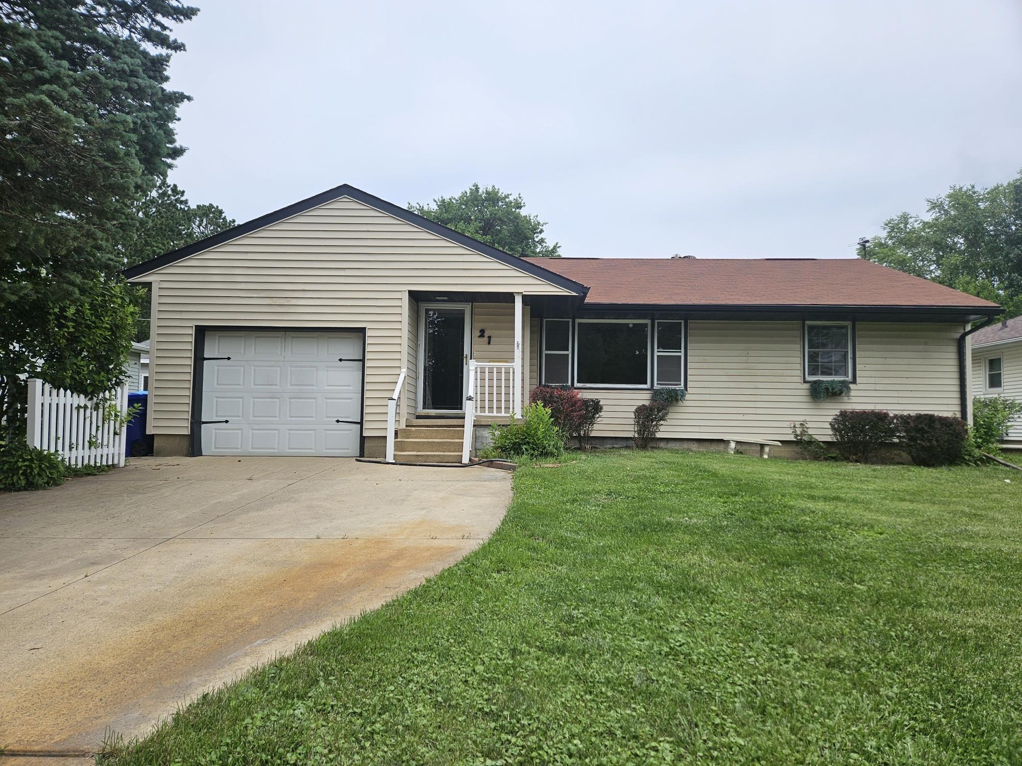 7th St, Oelwein, IA 50662