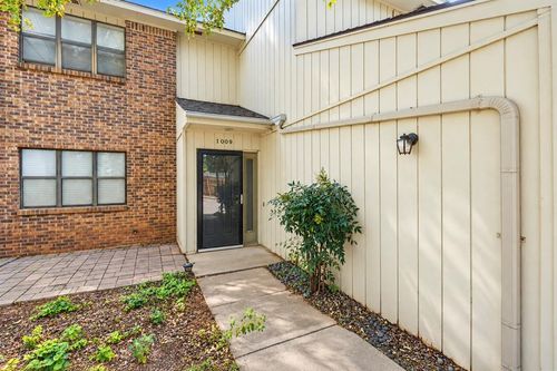 1009 Mockingbird Ln, Clinton, OK, 73601-5452 | Card Image