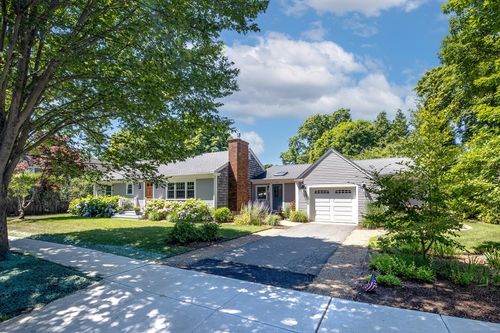 33 Pearl St, Mattapoisett, MA, 02739-2607 | Card Image