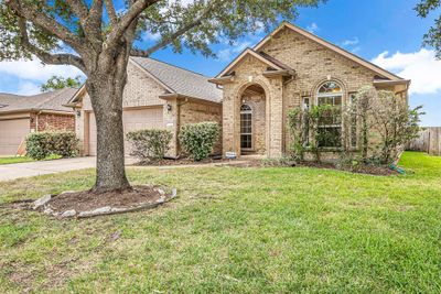 Beautiful 1 story brick home in Linnfield. This home just had a new roof installed, new 8 foot back fence installed and all new carpet throughout. It's a spacious floorplan with tons of space | Image 2